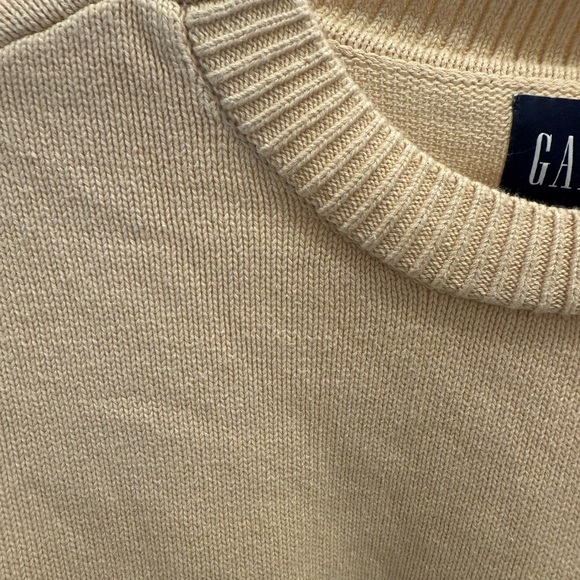 GAP Women's Warm Beige Crew Neck Sweater - Picture 2 of 2